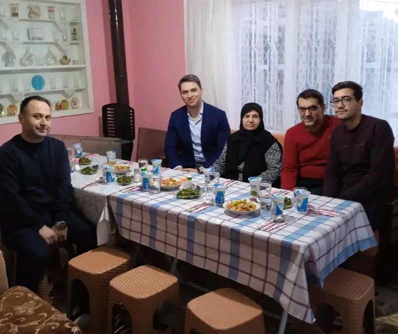 KAYMAKAMIMIZ İFTARDA HATİCE YILMAZCAN'IN AİLESİYLE BİR ARAYA GELDİ